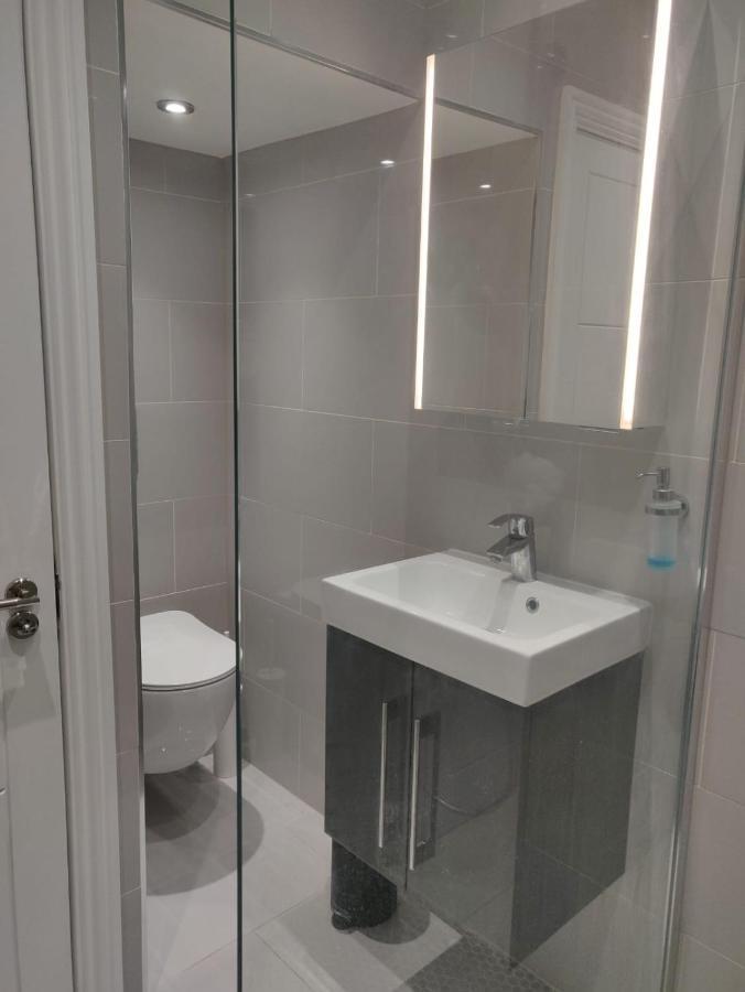 Hospedagem domiciliar Stunning Double In Harrow Wembley - Khoob House
