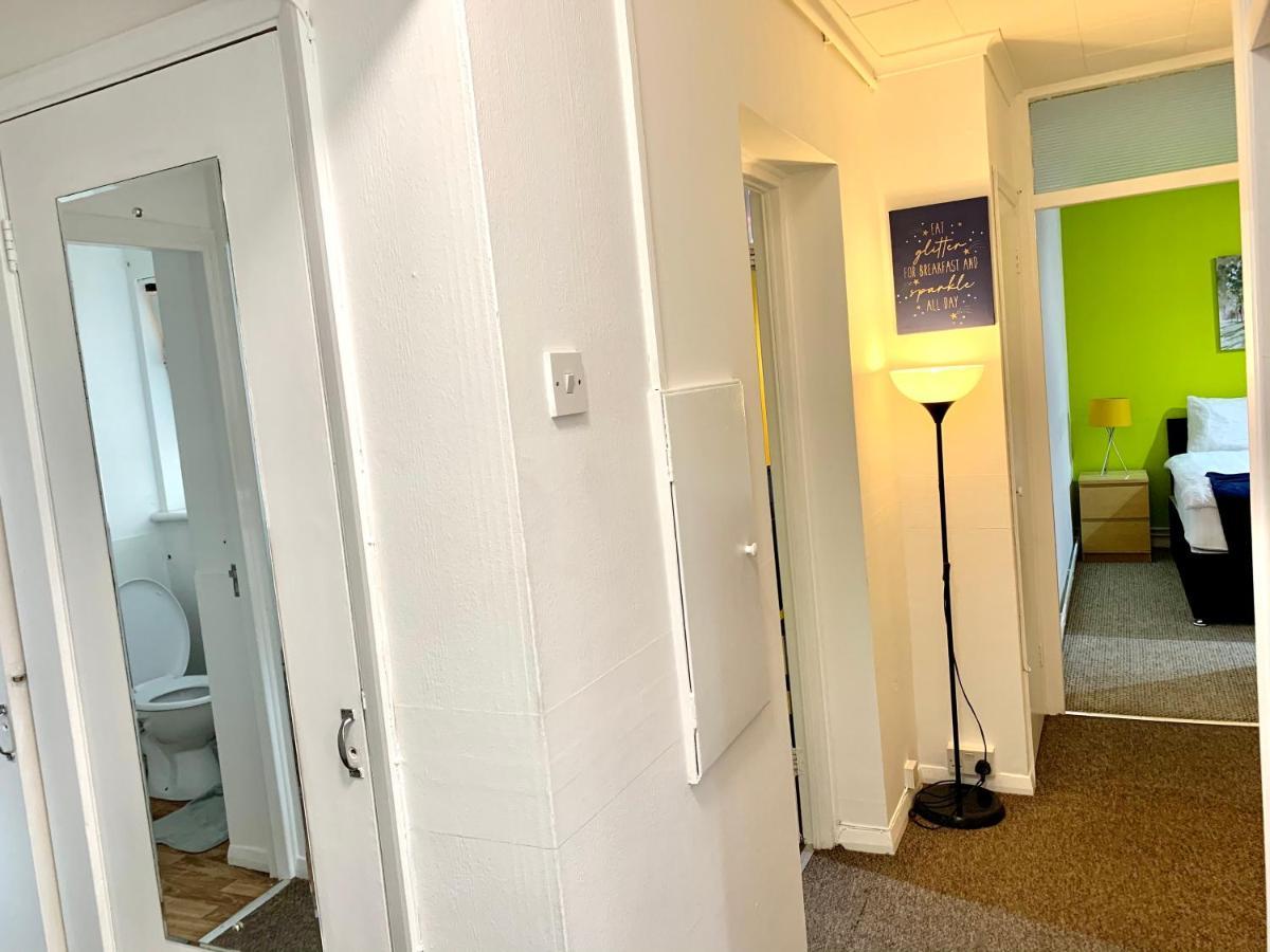 Apartamento Spacious Excel 2 Bedrooms, Separate Reception, Kitchen, Full