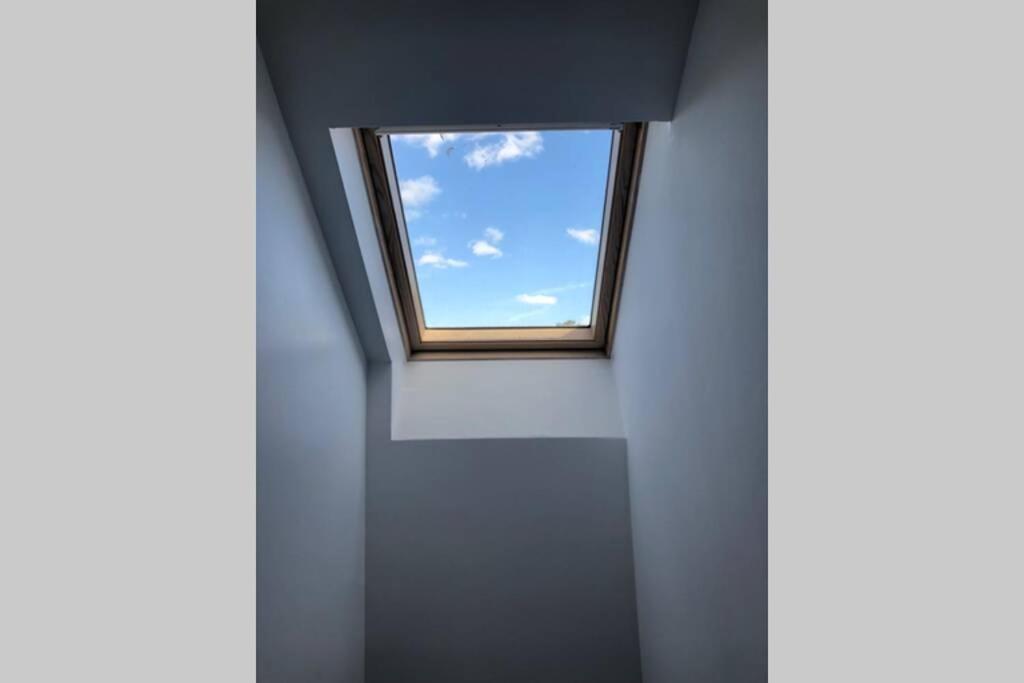 S6 Ensuite Loft Space Apartment London