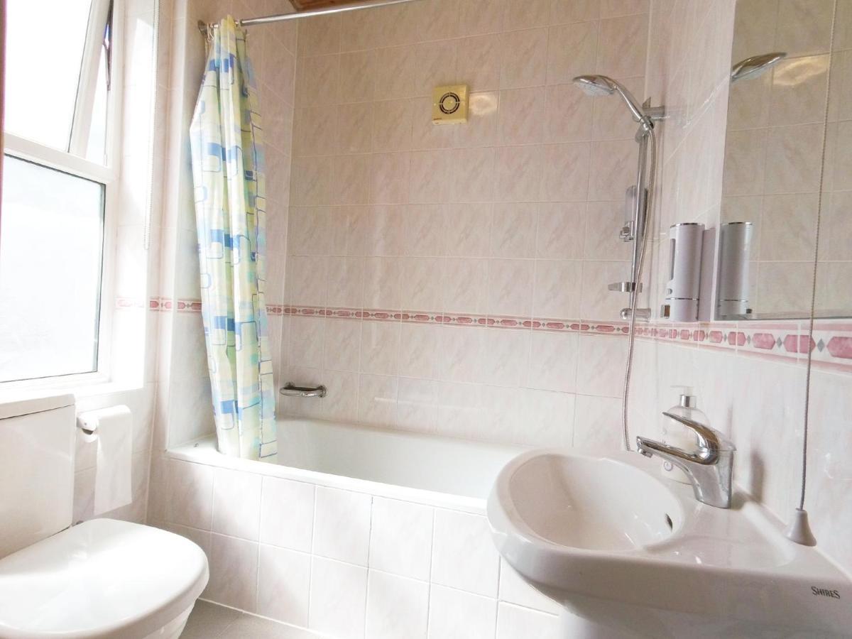 Carnation Flat A In Wembley Apartamento Londres