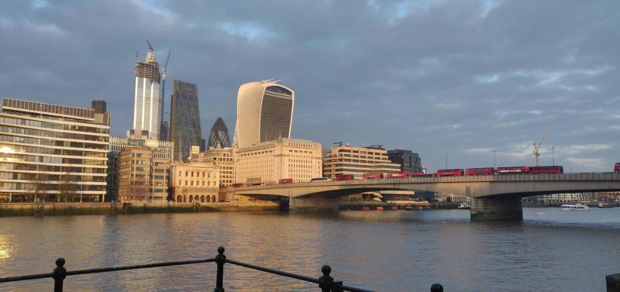 Skycity Modern By Bridge Londres