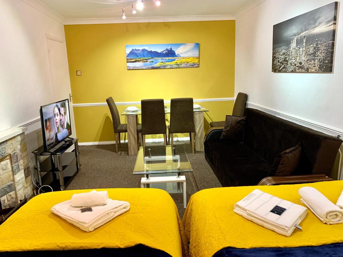 Apartment Excel 2 Bedrooms, Reception, Spacious London