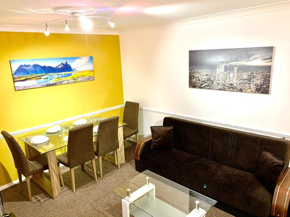 Apartment Excel 2 Bedrooms, Reception, Spacious *