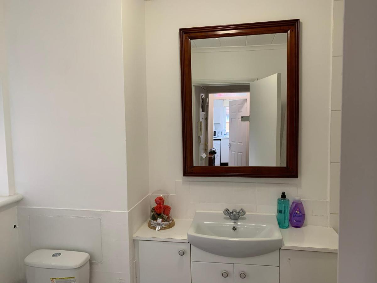 Excel 2 Bedrooms, Reception, Spacious Apartamento *