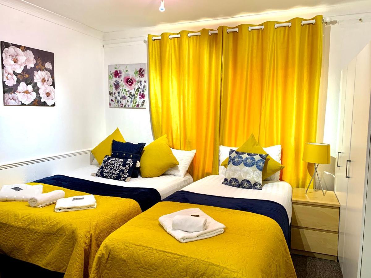 Excel 2 Bedrooms, Reception, Spacious Apartment *