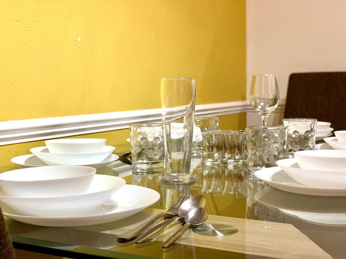 Excel 2 Bedrooms, Reception, Spacious Apartment