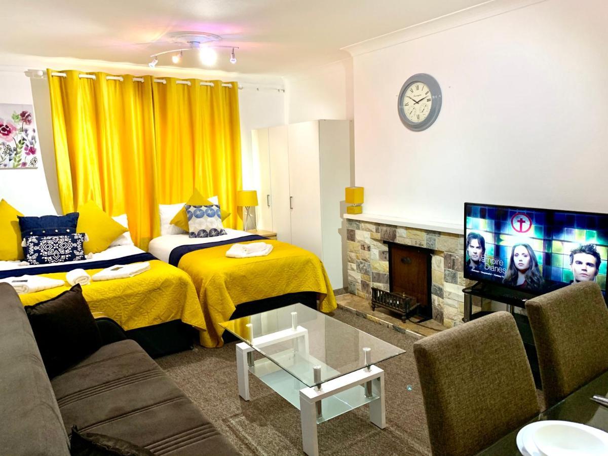 Excel 2 Bedrooms, Reception, Spacious Apartment *