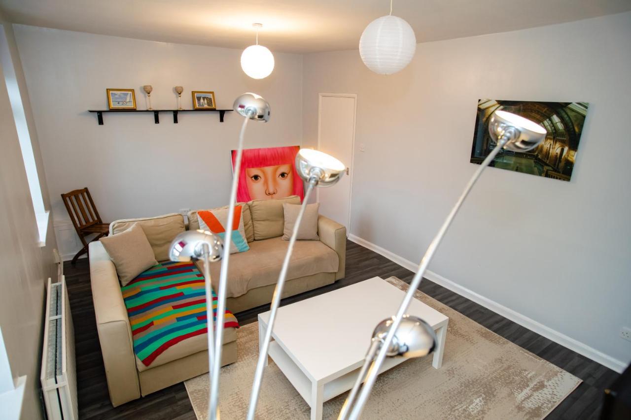 Two Bedroom Duplex In Angel High Street * Londres