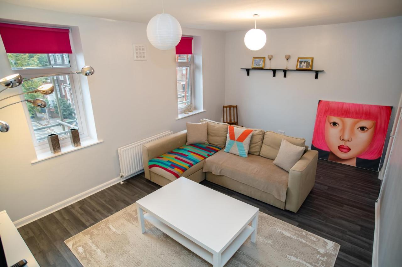 Two Bedroom Duplex In Angel High Street Londres