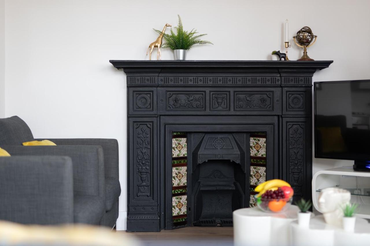 Homely - West End Apartamento