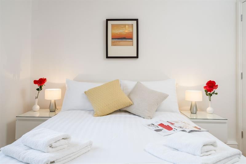 Sunny 2br In The Heart Of Vauxhall, By Subway Vr