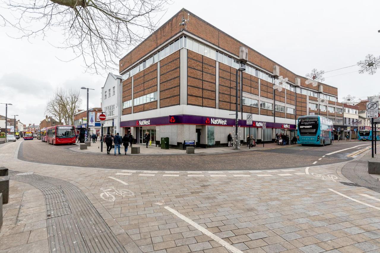 Watford Town Centre, Serviced One Bed Flat With Choice Of King Or Twin Beds, Sleeps Up To 4 Sharing, Free Wifi And Free Movies Apartamento Londres