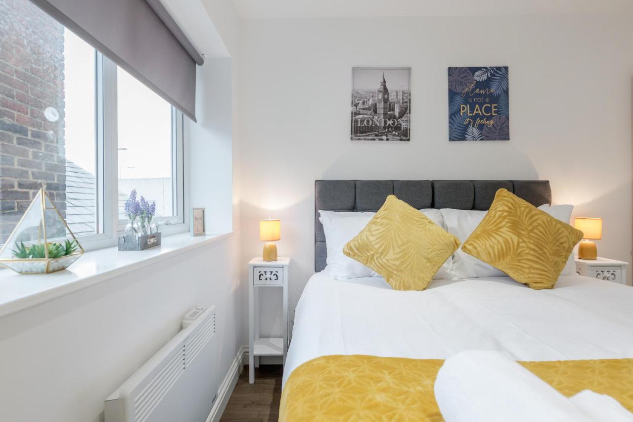 Apartamento Watford Town Centre, Serviced One Bed Flat With Choice Of King Or Twin Beds, Sleeps Up To 4 Sharing, Free Wifi And Free Movies