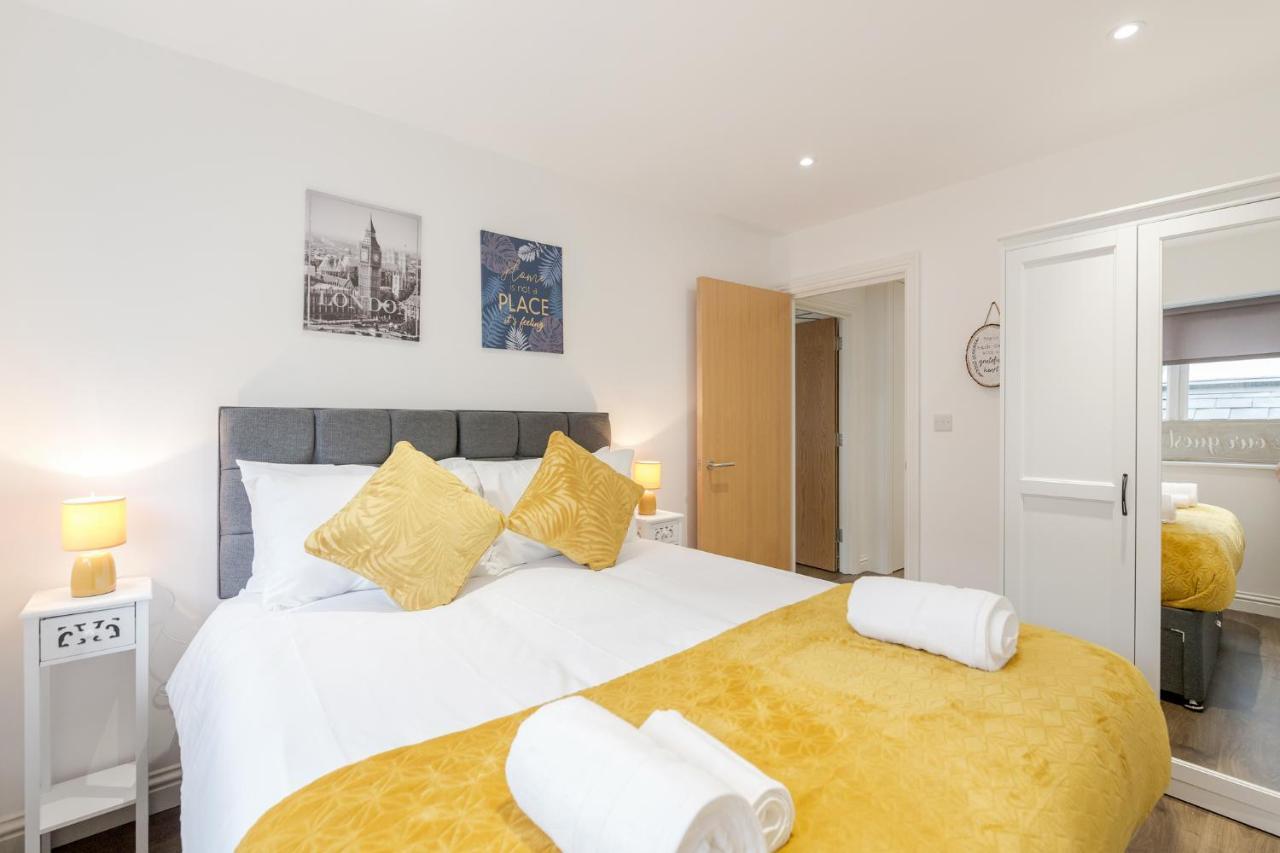 Watford Town Centre, Serviced One Bed Flat With Choice Of King Or Twin Beds, Sleeps Up To 4 Sharing, Free Wifi And Free Movies Londres