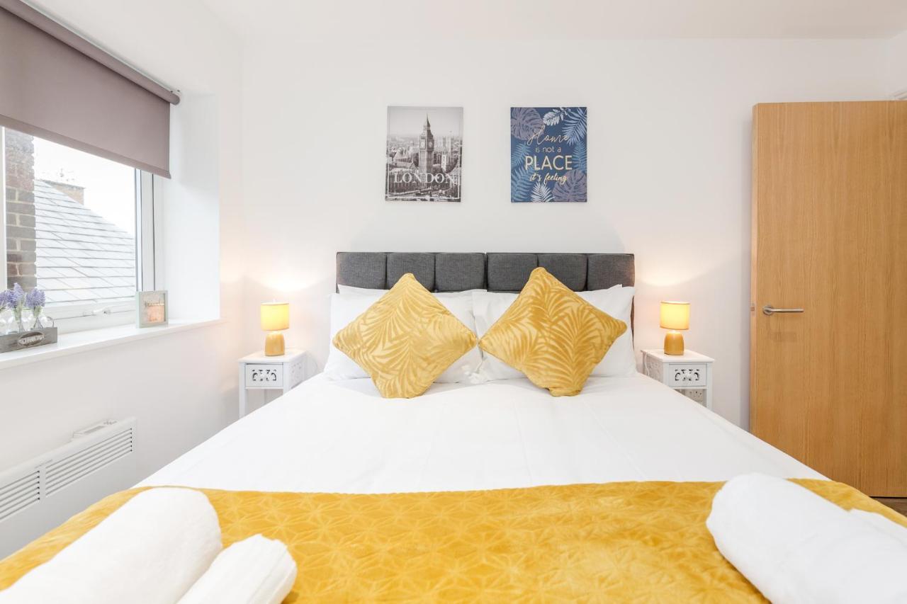 Watford Town Centre, Serviced One Bed Flat With Choice Of King Or Twin Beds, Sleeps Up To 4 Sharing, Free Wifi And Free Movies Apartamento *