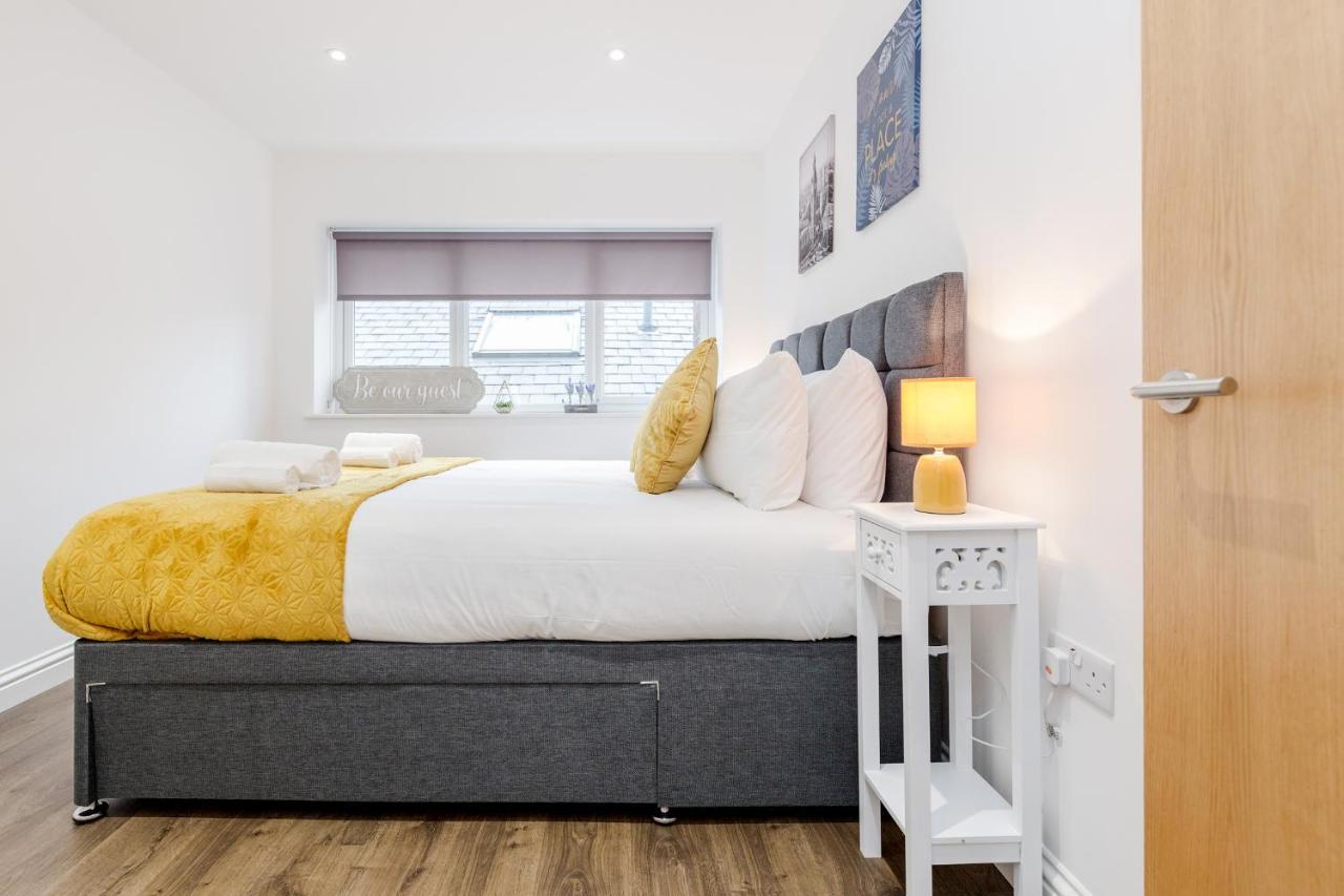 Apartamento Watford Town Centre, Serviced One Bed Flat With Choice Of King Or Twin Beds, Sleeps Up To 4 Sharing, Free Wifi And Free Movies *