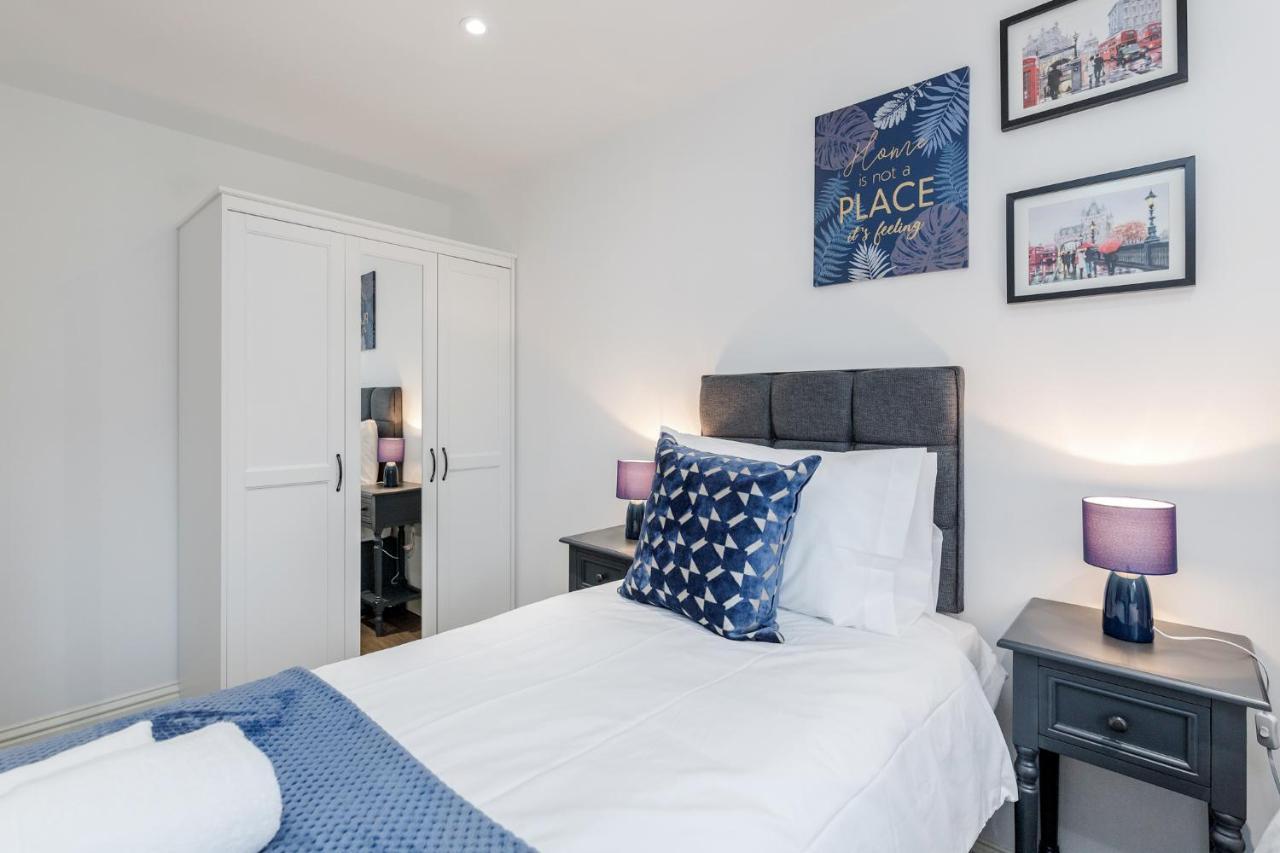 Apartamento Watford Town Centre, Serviced One Bed Flat With Choice Of King Or Twin Beds, Sleeps Up To 4 Sharing, Free Wifi And Free Movies