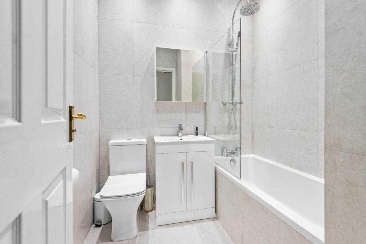 Casa de Férias Super 2 Bedroom House Near Canary Wharf, O2 Arena & Excel For 5 People