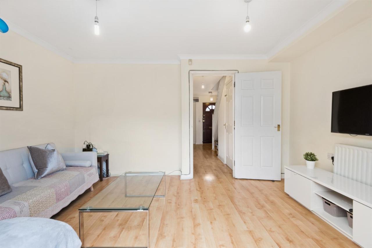 Super 2 Bedroom House Near Canary Wharf, O2 Arena & Excel For 5 People Casa de Férias