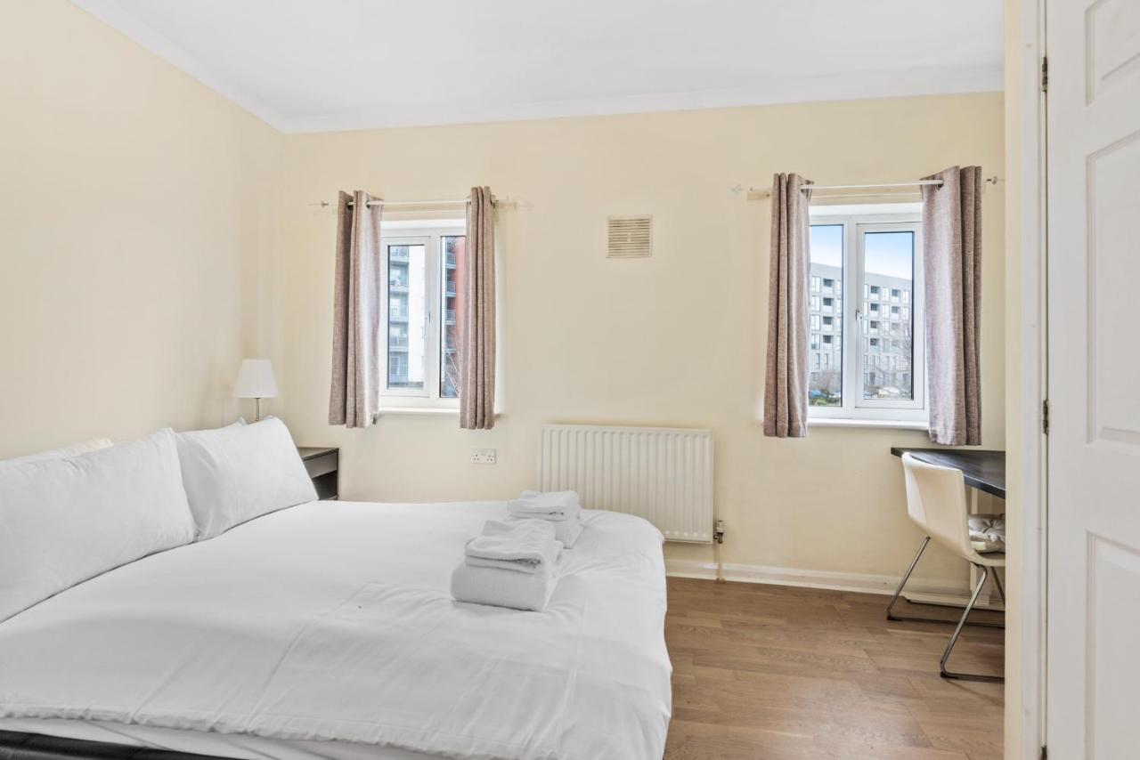 Super 2 Bedroom House Near Canary Wharf, O2 Arena & Excel For 5 People Casa de Férias *