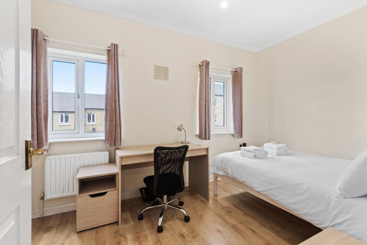 Casa de Férias Super 2 Bedroom House Near Canary Wharf, O2 Arena & Excel For 5 People
