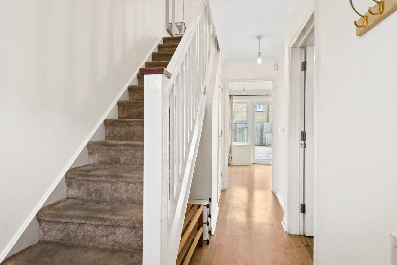 Casa de Férias Super 2 Bedroom House Near Canary Wharf, O2 Arena & Excel For 5 People