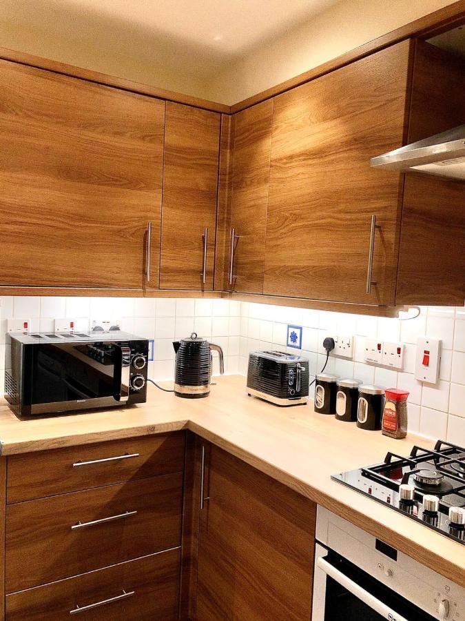 2 Bed 2 Bath Flat With Private Parking And 3 Min To Tube Apartamento *
