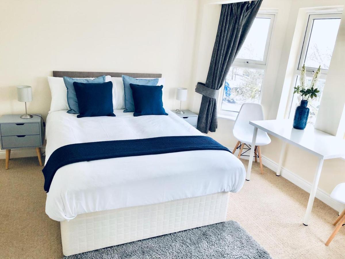 2 Bed 2 Bath Flat With Private Parking And 3 Min To Tube * Londres