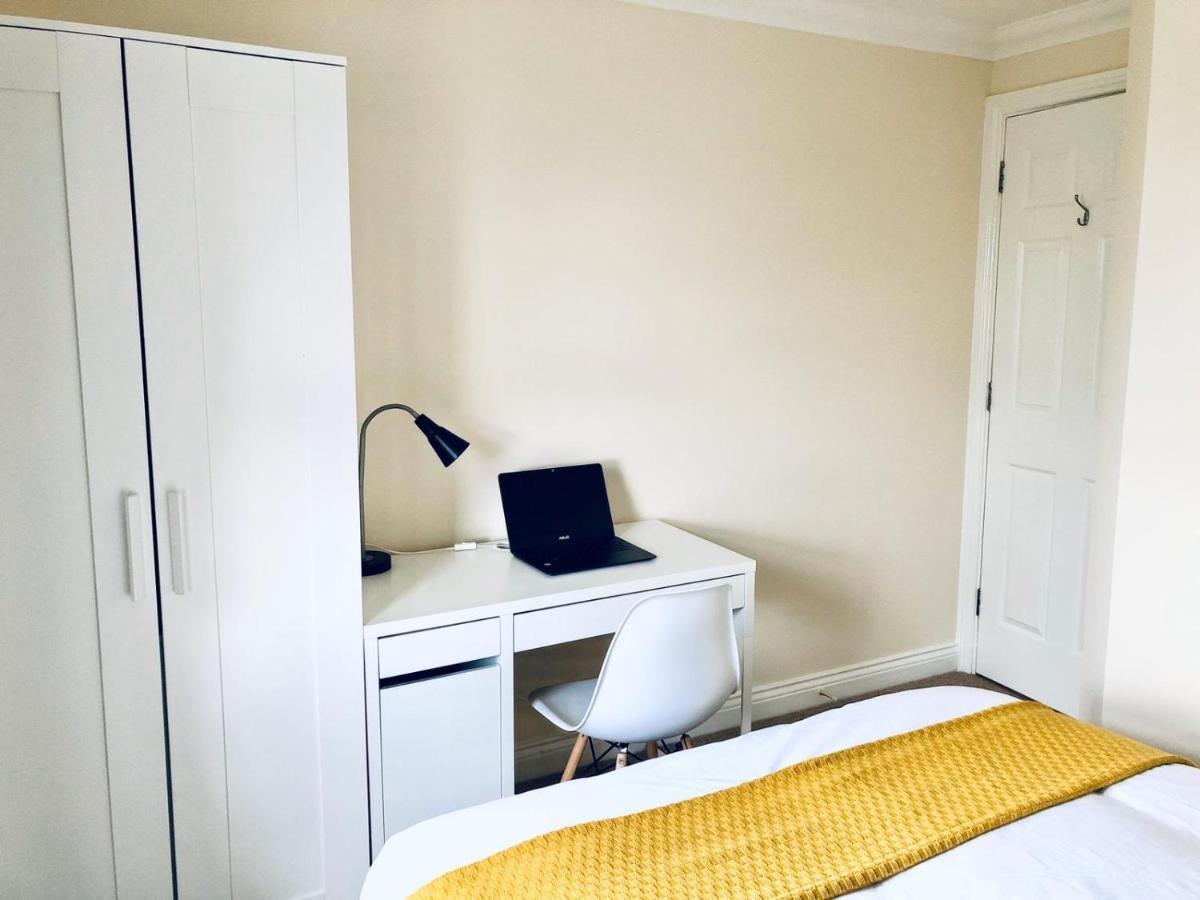 Apartamento 2 Bed 2 Bath Flat With Private Parking And 3 Min To Tube *