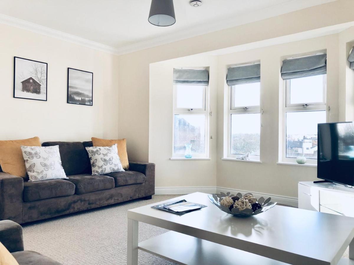 2 Bed 2 Bath Flat With Private Parking And 3 Min To Tube Apartamento *