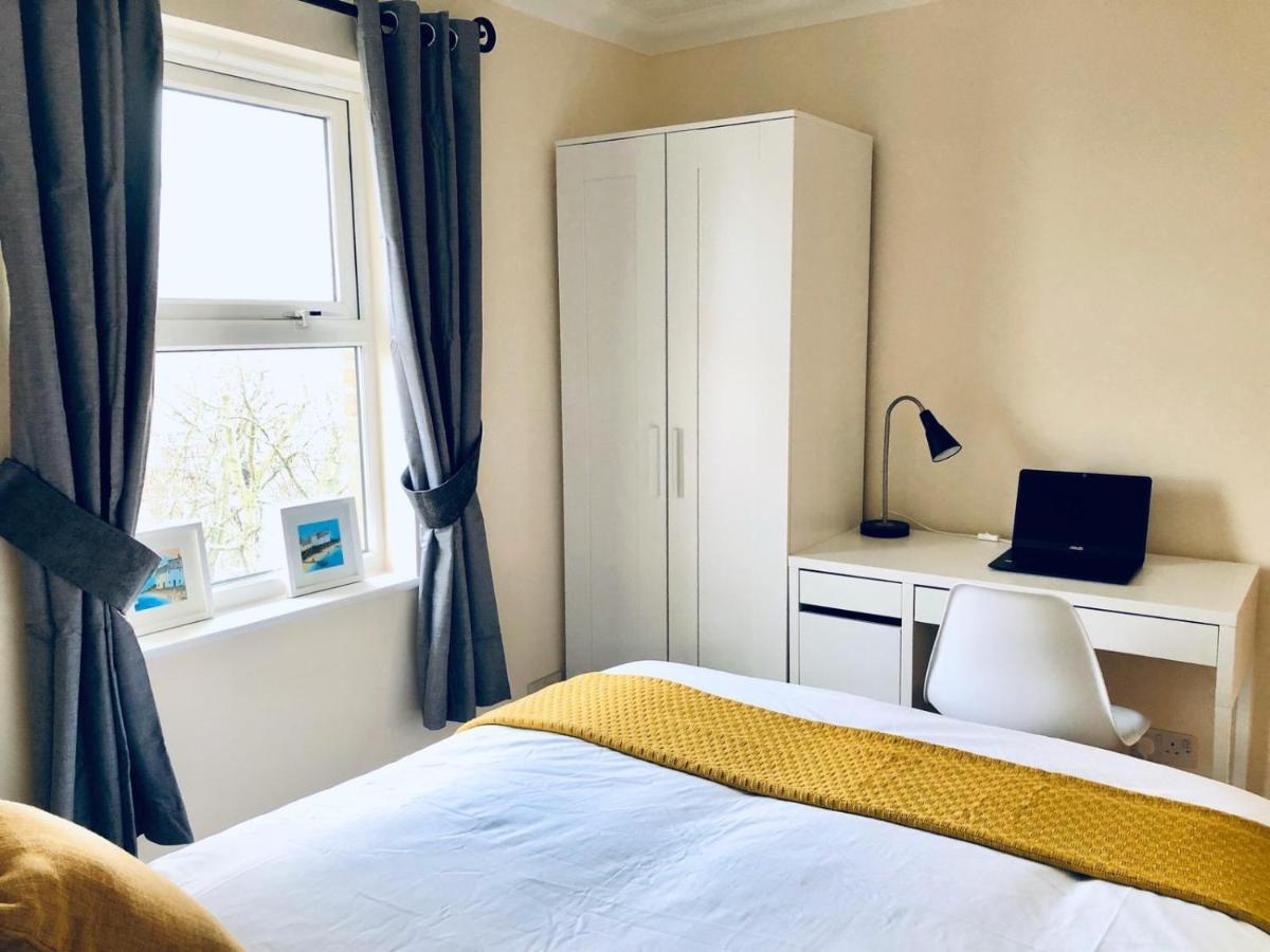 2 Bed 2 Bath Flat With Private Parking And 3 Min To Tube Londres
