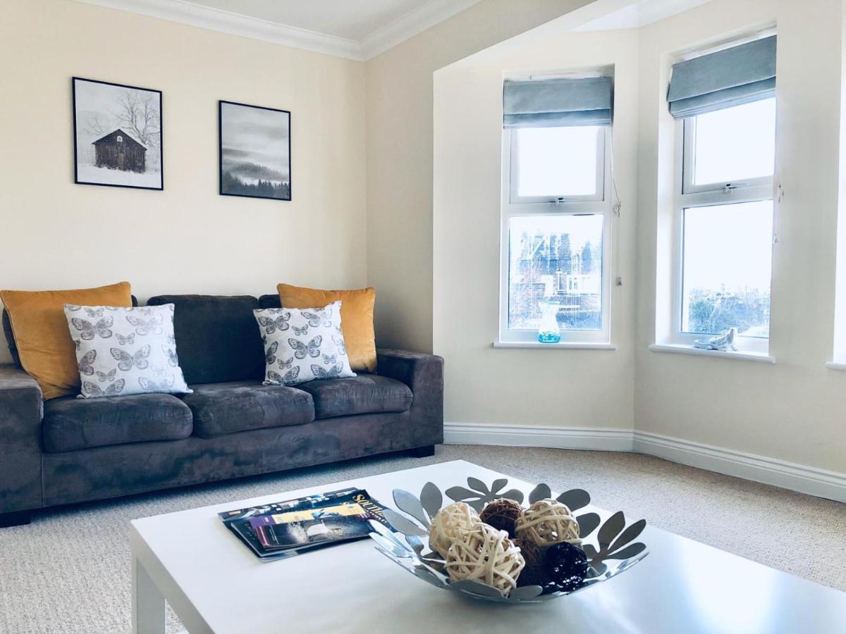 2 Bed 2 Bath Flat With Private Parking And 3 Min To Tube Londres