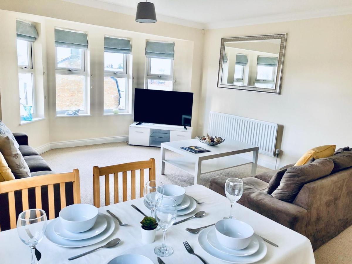 Apartamento 2 Bed 2 Bath Flat With Private Parking And 3 Min To Tube *