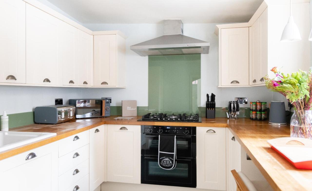 The Euston Square Escape - Modern And Central 4bdr Apartment London