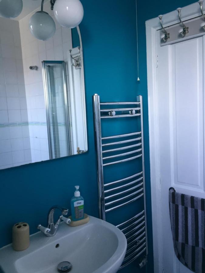 Lovely Three Bedroomed House, Parking 2 Cars Hébergement de vacances Londres