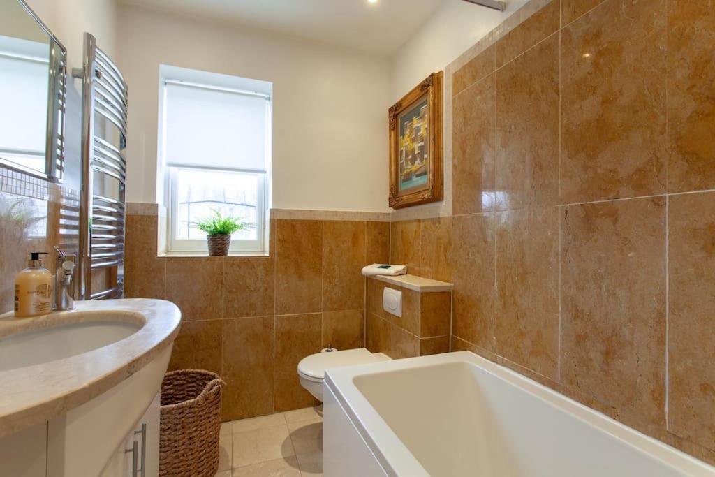 Appartement Cg1 - 2 Bedroom Apt, Kensington Garden Square View