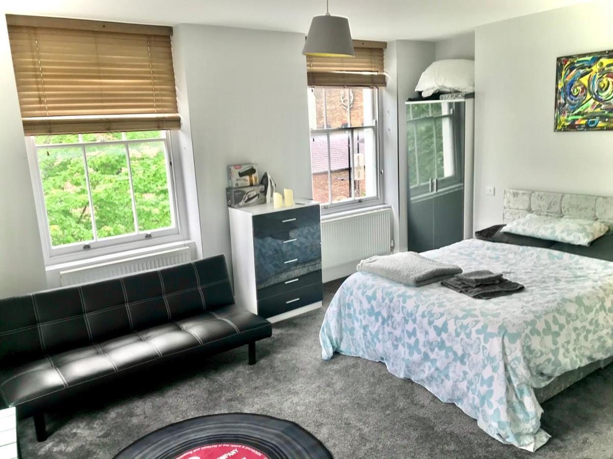 Casa de hóspedes Camden Double Bedroom With Super Large King Bed *