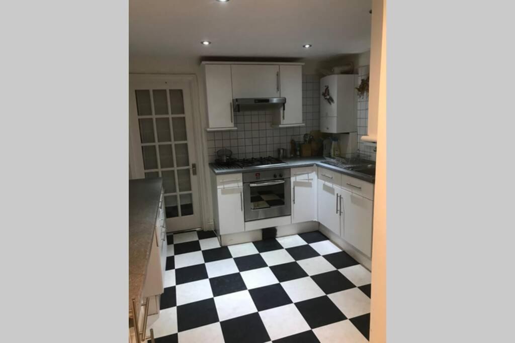 2 Bed Lovely Garden Flat Nr Wandsworth Common Londres