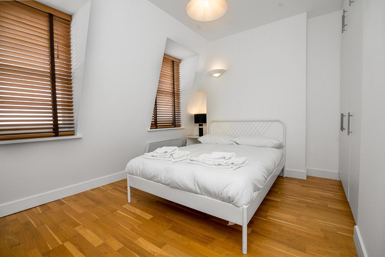 Modern 1 Bed Flat In Holborn, For Up To 2 People - With Free Wifi * Londen