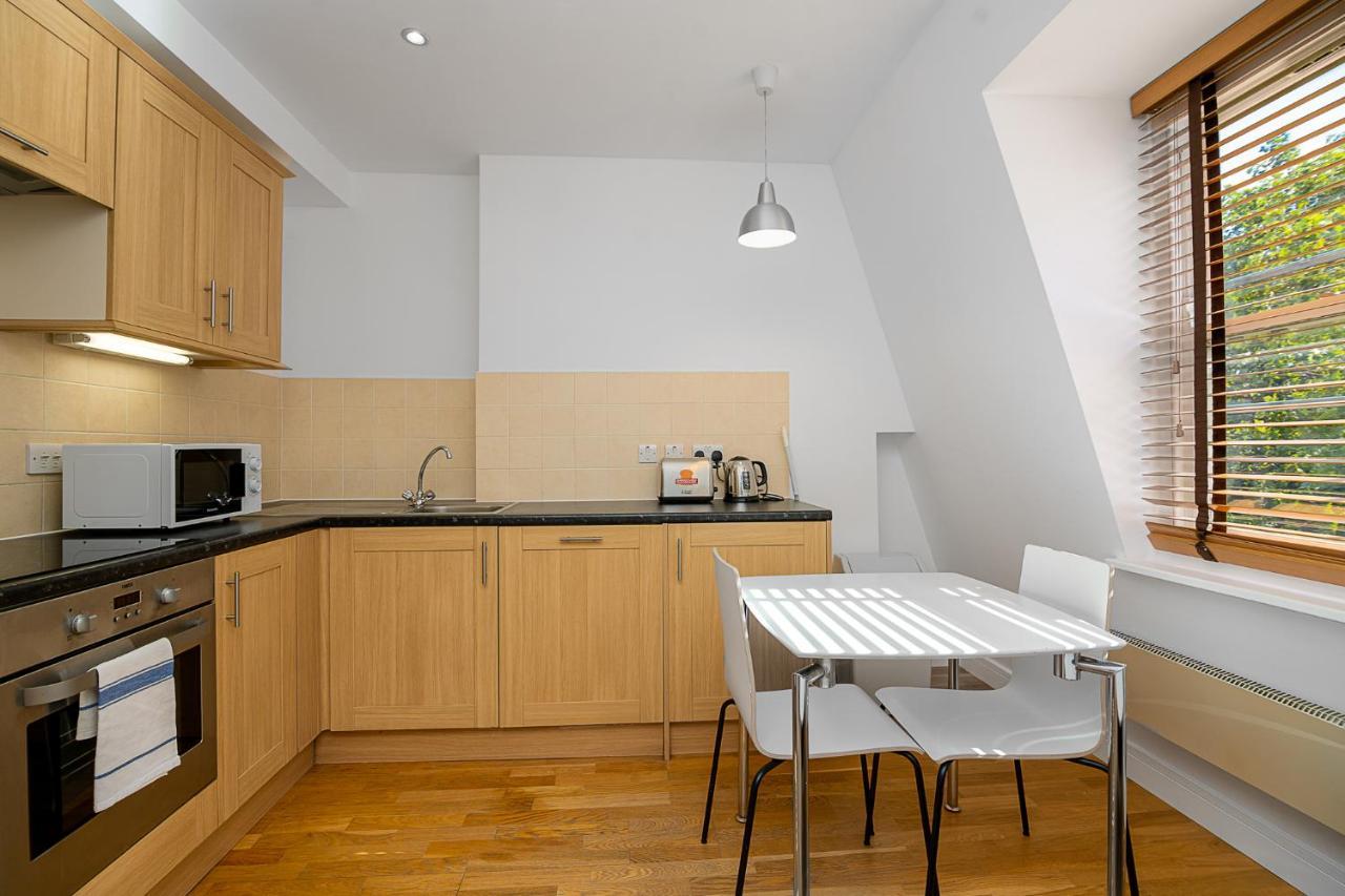 Modern 1 Bed Flat In Holborn, For Up To 2 People - With Free Wifi Appartement Londen