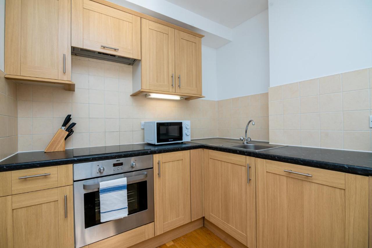 Modern 1 Bed Flat In Holborn, For Up To 2 People - With Free Wifi Londen