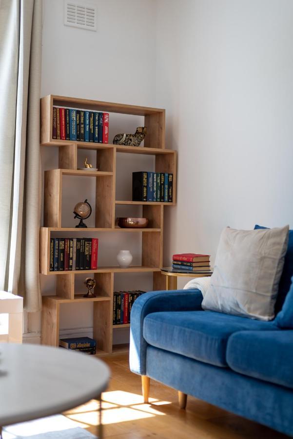 Anderson Street By Capital *