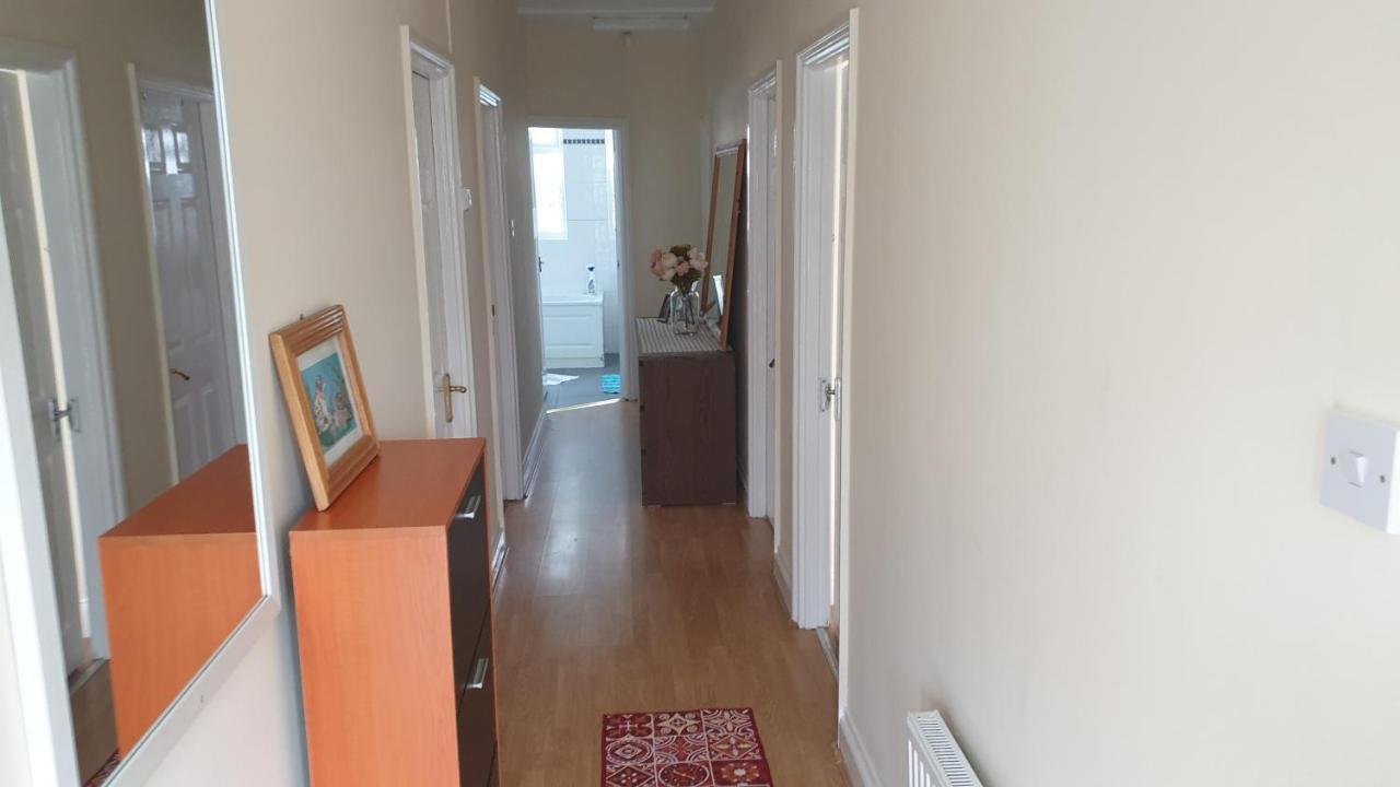 Privatunterkunft Guess Bungalow Wembley *