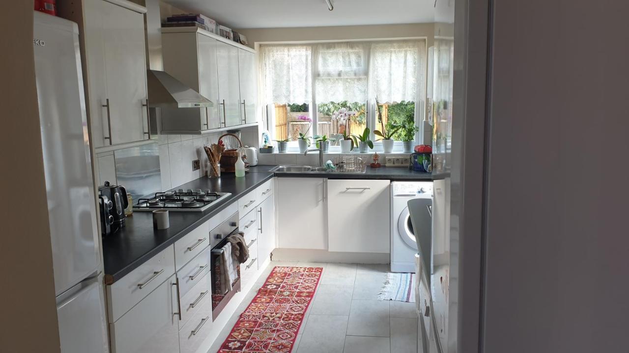 Guess Bungalow Wembley *