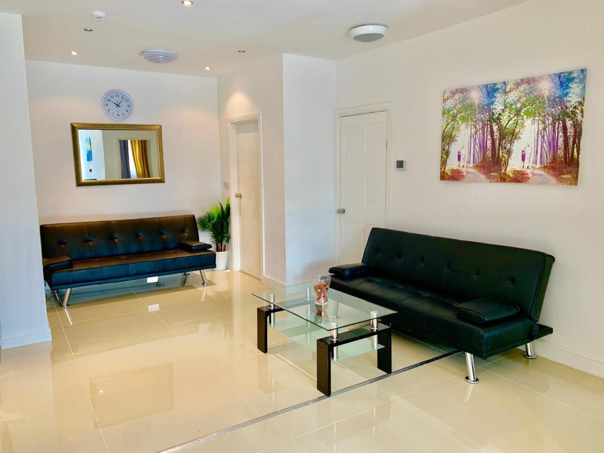 Spacious 2 Bedrooms 2 Baths With Garden And Parking London
