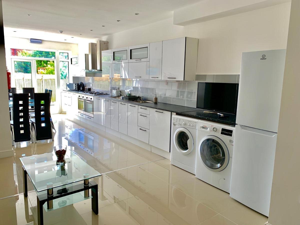 Spacious 2 Bedrooms 2 Baths With Garden And Parking Apartamento *