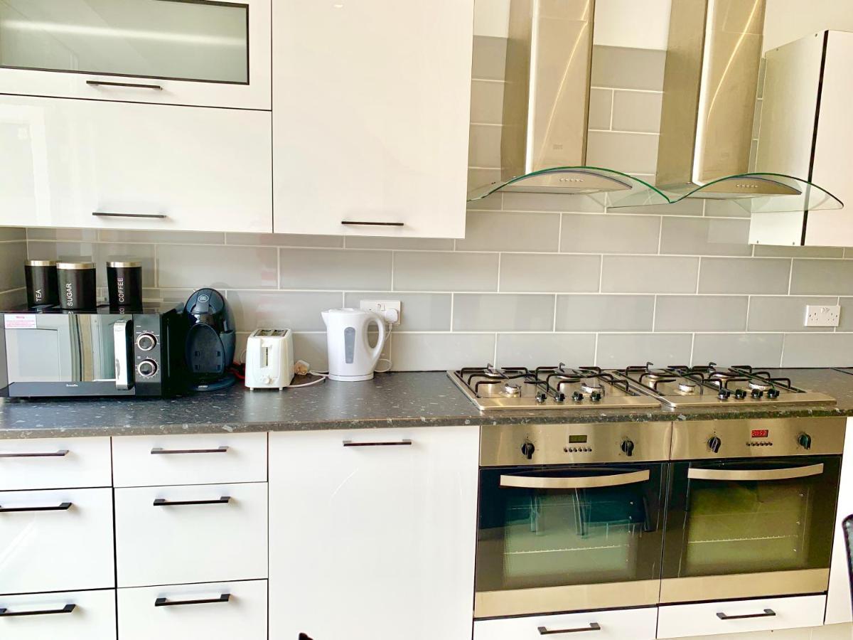Spacious 2 Bedrooms 2 Baths With Garden And Parking Londres