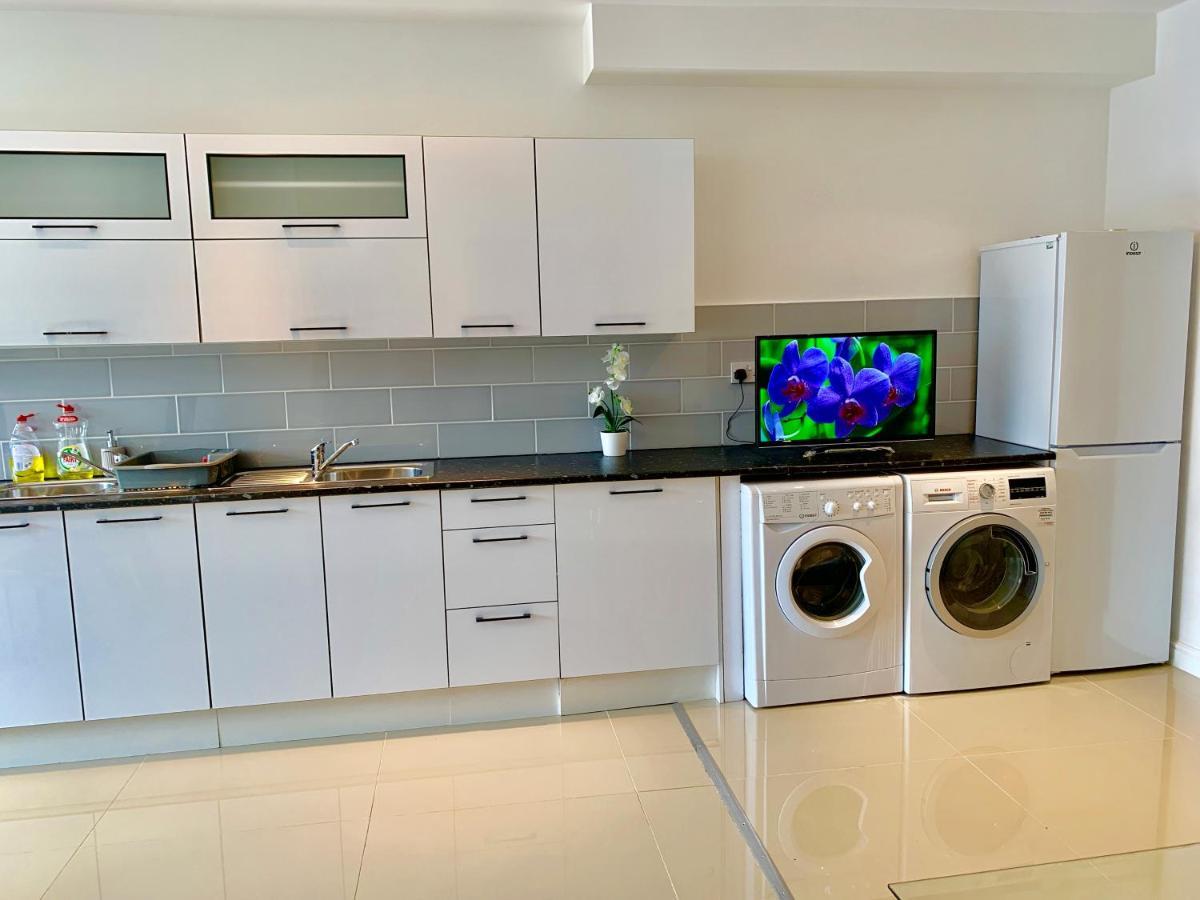 Apartamento Spacious 2 Bedrooms 2 Baths With Garden And Parking *