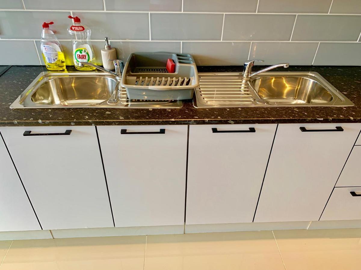 Spacious 2 Bedrooms 2 Baths With Garden And Parking