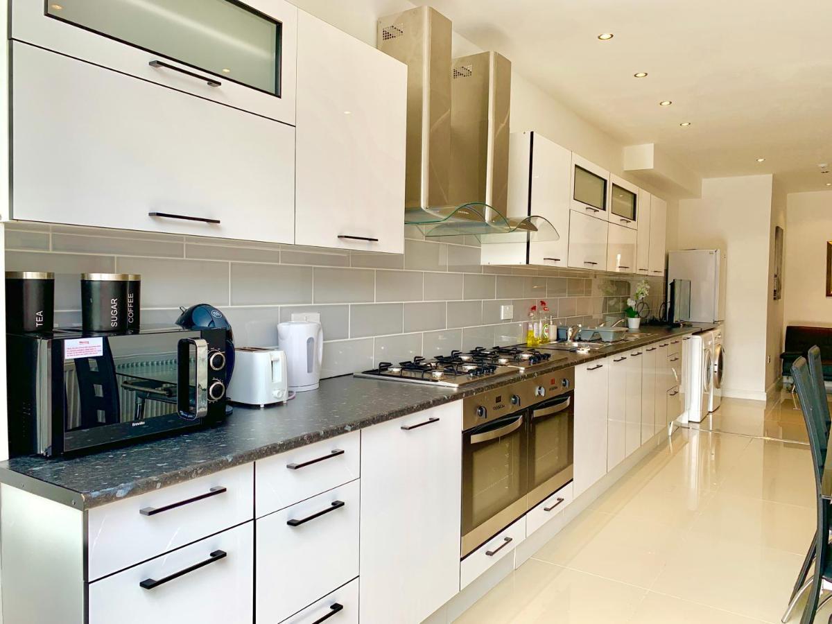 Spacious 2 Bedrooms 2 Baths With Garden And Parking Apartamento *